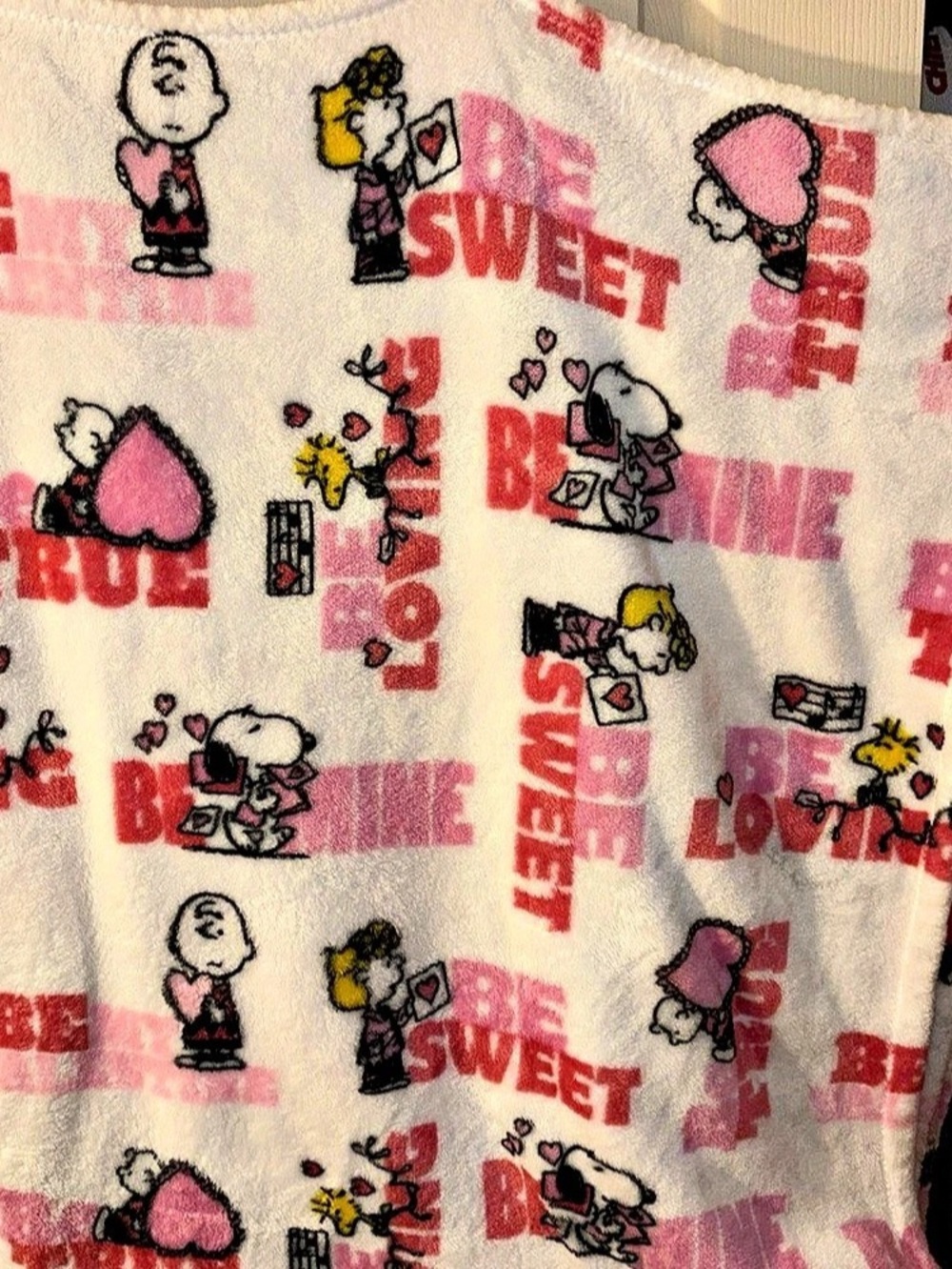 Peanuts Valentine Snoopy Plush Throw Blanket Pink